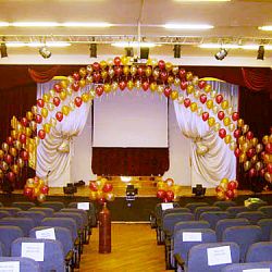 Арка из шаров в актовый зал