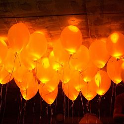 Светящиеся оранжевые шары 30 см