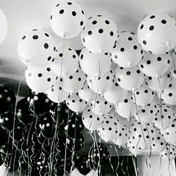 Шар Белый (горох черный), 30см