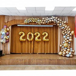 Красивое оформление сцены на выпускной