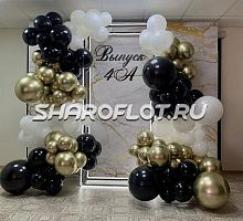 Фотозона на выпускной в белозолотых цветах