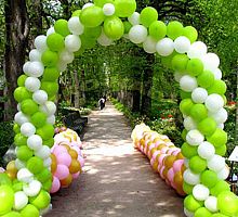 Гирлянда из шаров «Бело-Салатовая»