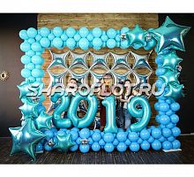 Фотозона для выпускного в голубых тонах